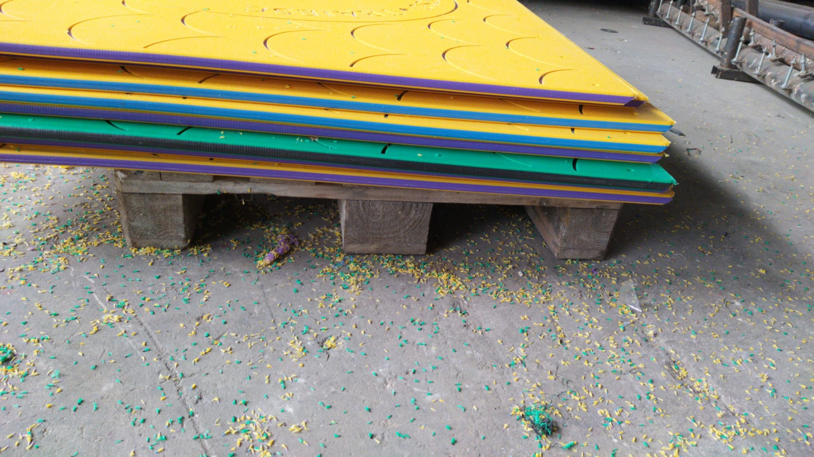 https://www.bydplastics.com/hdpe-double-color-plastic-sheet-product/