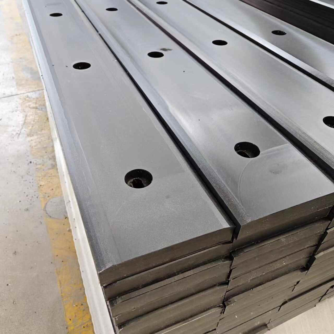 https://www.bydplastics.com/plastic-black-polyethylene-mould-pressed-uhmwpe-sheets-product/